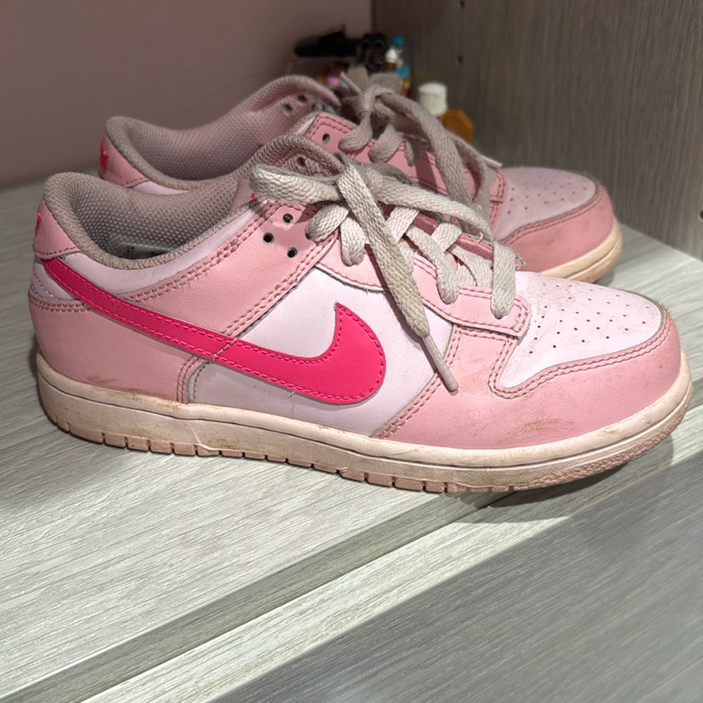 Nike girls pink sneakers